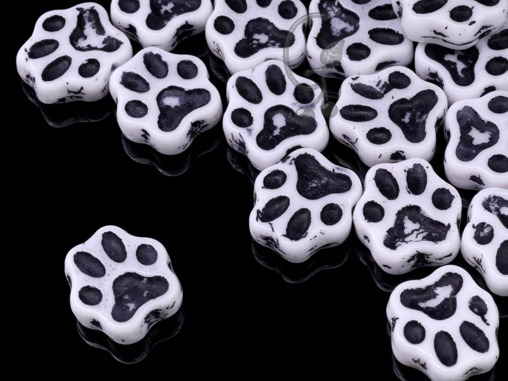 Намистини Котячі лапки 13 мм Chalk White Black Finish