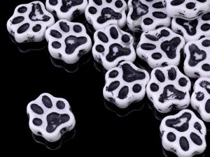 Намистини Котячі лапки 13 мм Chalk White Black Finish